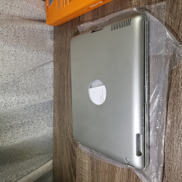 3/$35 FlightCase, Bluetooth 3.0 Keyboard case with Power Bank - Picture 10 of 12